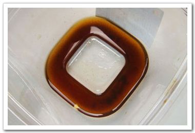 吃得乾乾淨淨的空碗,還有剩下許多的醬汁。 吃得乾乾淨淨的空碗,還有剩下許多的醬汁。