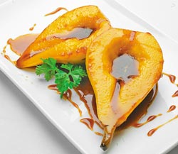 焦糖西洋梨/150元+10%▲以甜點紅酒、紅砂糖慢煎,是得現點現作的手工甜點,多汁又香甜。攝影 陳麒全 焦糖西洋梨/150元+10%▲以甜點紅酒、紅砂糖慢煎,是得現點現作的手工甜點,多汁又香甜。攝影 陳麒全