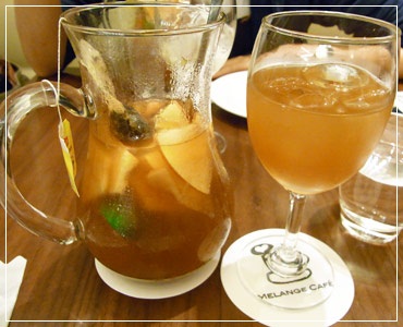 夏日鮮果茶／150元▲酸酸甜甜的鮮果茶，是店內的人氣飲品。